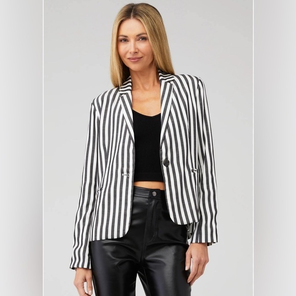 cupcakes & cashmere Jackets & Blazers - Cupcakes & Cashmere Medium women’s striped black white linen blend blazer